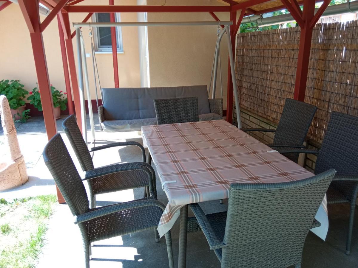 Gyoengyvirag Apartmanhaz Hajdúszoboszló Εξωτερικό φωτογραφία