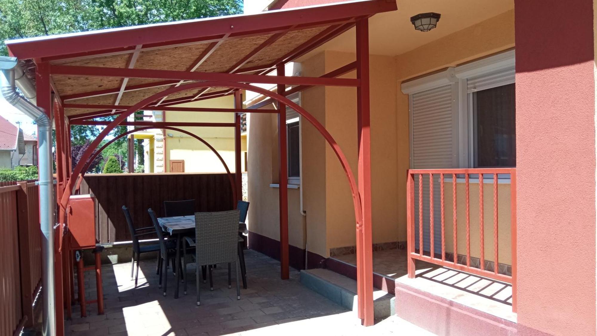 Gyoengyvirag Apartmanhaz Hajdúszoboszló Εξωτερικό φωτογραφία